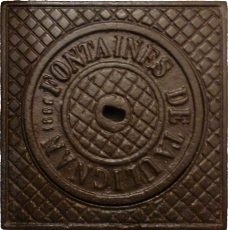 Plaque en fonte du réseau des eaux de Taulignan